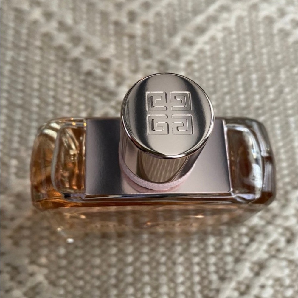 Givenchy - Picture 2 of 3